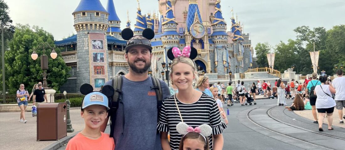 What to Wear to Disney World: Practical Outfit Ideas for Parents and Kids